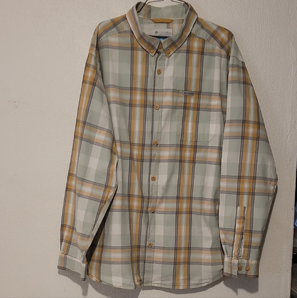 Columbia Men's Plaid Shirt in Gray and Gold
